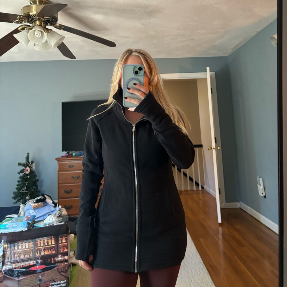 Lululemon Scuba Oversized Funnel-Neck Full Zip
Long size 8, black in EUC